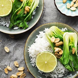 Vegane Spieße mit Pak Choy Gemüse