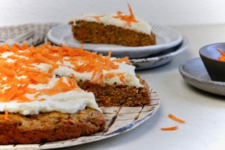 Saftiger Karottenkuchen vegan & ohne Mehl