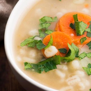 Kohlrabi-Suppe mit Graupen