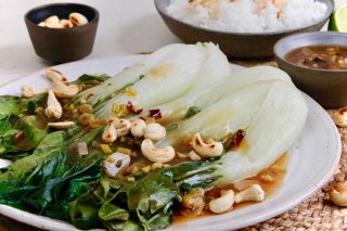 Vegane Spieße mit Pak Choy Gemüse