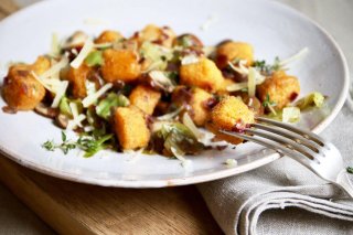 Polenta-Gnocchi mit Champignons & Spitzkohl