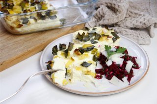 Porree-Quarkauflauf mit Rote Bete Salat