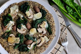 Quinoa-Pizza mit Babyleaf-Spinat