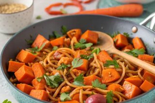 Süßkartoffel-Möhren-Pfanne mit Sojaschnetzel