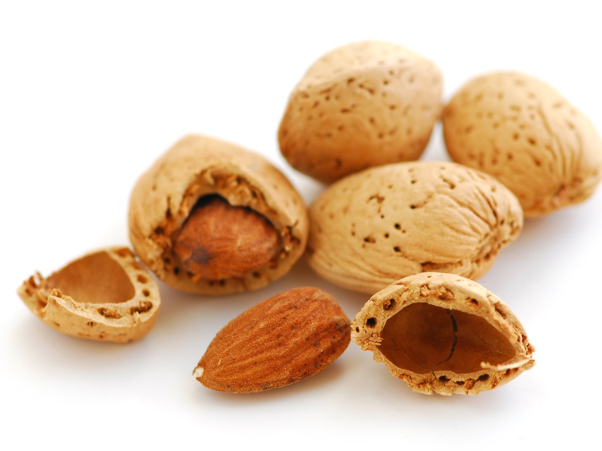 Mandeln mit Schale, lose Feigen, Datteln & Nüsse Obst frisch Produkte Gemüsekiste bio