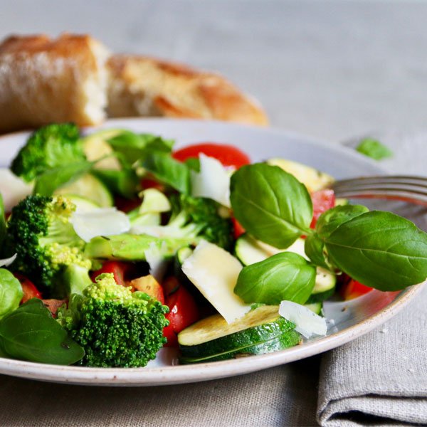 Sommersalat Zucchini Tomate Gemusekiste Bio Vielfalt Leben