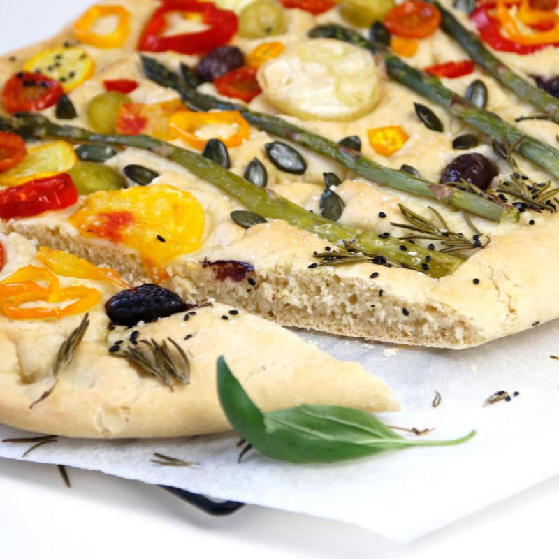 Sommer-Focaccia mit Knoblauch-Öl