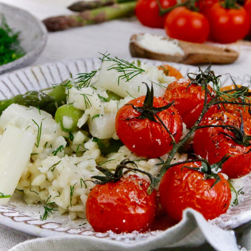 Spargel-Risotto mit Ofentomaten